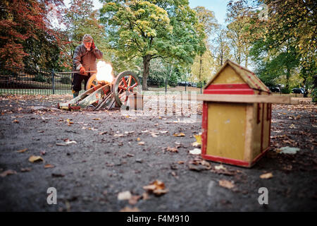 English Civil War Reenactment, Waffe abfeuern Stockfoto