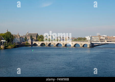 St.-Servatius-Brücke in Maastricht, Limburg, Niederlande. Stockfoto