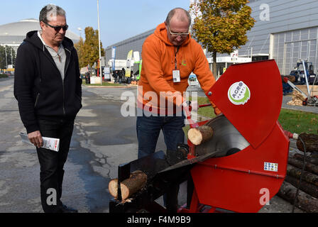 Brno, Tschechische Republik. 20. Oktober 2015. Internationalen Handel fair Wood-Tec beginnt in Brno, Tschechische Republik, 20. Oktober 2015. © Vaclav Salek/CTK Foto/Alamy Live-Nachrichten Stockfoto