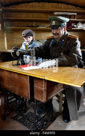 Die Legion zu trainieren ist eine mobile Nachbildung eines Zuges Legionen auf der Transsibirischen Eisenbahn. Museum der tschechoslowakischen Legionen in Russland präsentiert neue Kutsche für Schneider in Brno, Tschechische Republik, 20. Oktober 2015. (Foto/Vaclav Salek CTK) Stockfoto