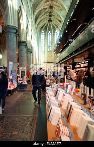 Buchhandlung Dominicanen Sitz in alten dominikanischen Kirche, Maastricht, Limburg, Niederlande. Stockfoto