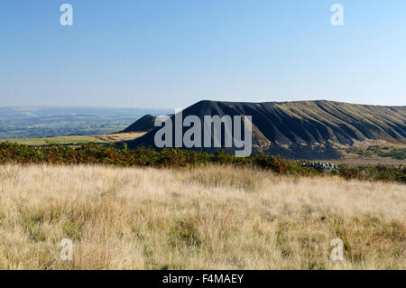 Zeche-Tipps aus der Llanbradach Zeche, Rhymney Valley in der Nähe von Caerphilly, South Wales, UK. Stockfoto