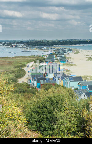 Blick über den Strandhütten am Hengistbury Kopf, Bournemouth, England, UK. 1. Oktober 2015 übernommen. Stockfoto