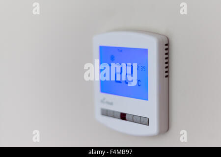 Moderne digitale Heizungsthermostat Stockfoto