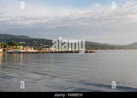 Der Strand und die Küste bei Cavalaire Provence Frankreich an der französischen Riviera Stockfoto