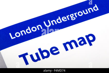 LONDON, UK - 19. Oktober 2015: Eine Nahaufnahme des Titels der London Underground Tube Map Broschüre, am 19. Oktober 2015. Stockfoto