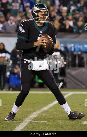 Philadelphia, Pennsylvania, USA. 19. Oktober 2015. Philadelphia Eagles-quarterback Sam Bradford (7) in Aktion während der NFL-Spiel zwischen den New York Giants und die Philadelphia Eagles am Lincoln Financial Field in Philadelphia, Pennsylvania. Christopher Szagola/CSM/Alamy Live-Nachrichten Stockfoto