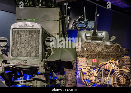 Militärfahrzeuge im Mémorial de Caen, Museum und Krieg-Denkmal in Caen, Normandie, Frankreich Stockfoto