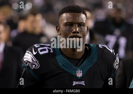 Philadelphia, Pennsylvania, USA. 19. Oktober 2015. Philadelphia Eagles starke Sicherheit Walter Thurmond (26) blickt auf in der NFL-Spiel zwischen den New York Giants und die Philadelphia Eagles am Lincoln Financial Field in Philadelphia, Pennsylvania. Die Philadelphia Eagles gewann 27-7. Christopher Szagola/CSM/Alamy Live-Nachrichten Stockfoto