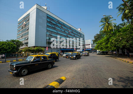 Das moderne Gebäude der curchgate Bahnhof ist einer der beiden Bahnhöfe in colaba Stockfoto