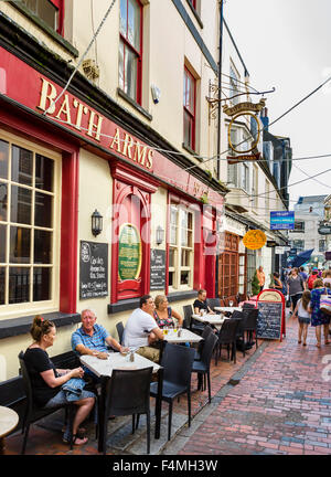 Pub und Geschäfte am Meeting House Lane in The Lanes Bereich von Brighton, East Sussex, England, UK Stockfoto