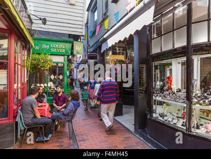 Cafe und Schmuck Geschäfte auf Meeting House Lane in The Lanes Fläche von Brighton, East Sussex, England, UK Stockfoto