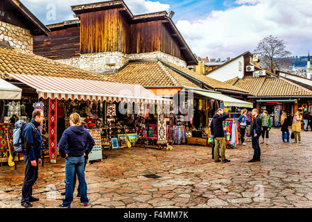 Geschenke zum Verkauf auf dem Markt in der Altstadt von Sarajevo, & Bosnien-Herzegowina. Stockfoto