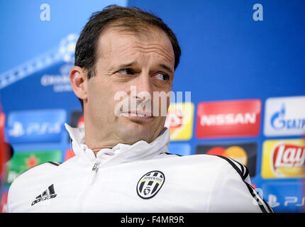 Turin, Italien. 20. Oktober 2015. Massimiliano Allegri, Trainer von Juventus FC, spricht auf der Pressekonferenz im Juventus Stadium vor dem Champions-League-Spiel zwischen Juventus FC und Borussia Mönchengladbach. Bildnachweis: Nicolò Campo/Pacific Press/Alamy Live-Nachrichten Stockfoto