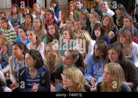 Morgen Versammlung bei maynard Schule, eine unabhängige selektive Schule in Exeter, Devonshire. Stockfoto