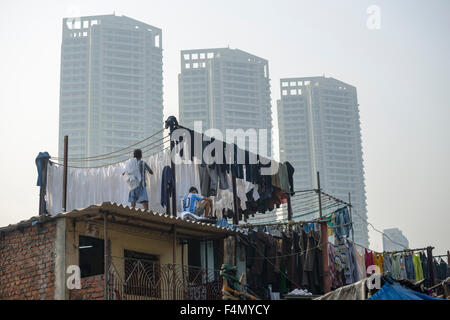 Wäsche auf auf mahalaxmi dhobi Ghat zu trocknen, die weltweit größte outdoor Wäscheservice. etwa 5000 Arbeiter, die hier leben und arbeiten, Stockfoto