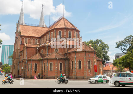 Die berühmte Kathedrale Notre Dame in Ho Chi Minh Stadt (früher Saigon), Vietnam, Asien Stockfoto