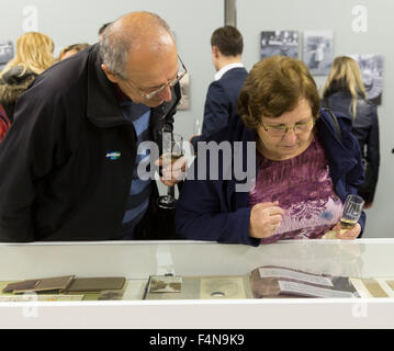 Pilsen, Tschechische Republik. 20. Oktober 2015. Die Ausstellung A Paradies zwischen vier Flüsse, der zweite Teil von Pilsen Familie Fotoalbum-Projekt, wurde am Dienstag, 20. Oktober 2015 in Depo 2015, Pilsen, Tschechische Republik, eröffnet. Bildnachweis: Petr Mlch/CTK Foto/Alamy Live-Nachrichten Stockfoto