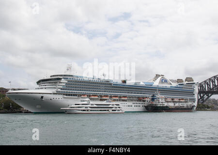 Die goldene Prinzessin Kreuzfahrtschiff, festgemacht an der Overseas Passenger Terminal in Sydney, Australien. 18. Oktober 2015. Stockfoto