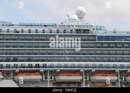 Die goldene Prinzessin Kreuzfahrtschiff, festgemacht an der Overseas Passenger Terminal in Sydney, Australien. 18. Oktober 2015. Stockfoto