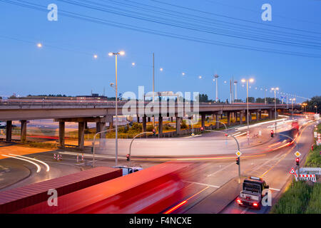 Deutschland, Hamburg, Verkehrsknotenpunkt im Hafenviertel Stockfoto