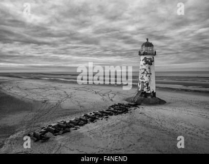 Verlassenen Leuchtturm bei Ebbe Stockfoto