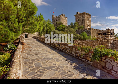 Innenteil und Stadtmauer von St.-Peter Burg Bodrum, Provinz Mugla, Türkei. Stockfoto