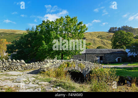 Lastesel Brücke. Watendlath, Lake District National Park, Cumbria, England, Vereinigtes Königreich, Europa. Stockfoto