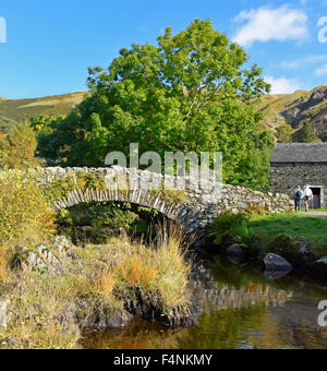 Lastesel Brücke. Watendlath, Lake District National Park, Cumbria, England, Vereinigtes Königreich, Europa. Stockfoto