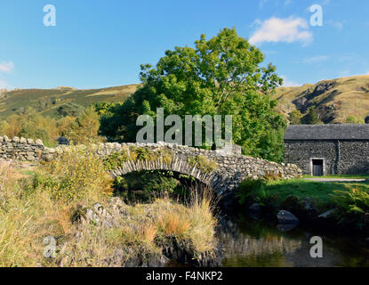 Lastesel Brücke. Watendlath, Lake District National Park, Cumbria, England, Vereinigtes Königreich, Europa. Stockfoto