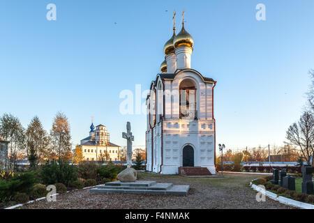 Pereslawl-Salesskij, Russland-20. Oktober 2015: Heilige und Nikolsky Pereslavsky Kloster. Nikolski Kloster. Klösterliche Glockenturm. Es ist Stockfoto