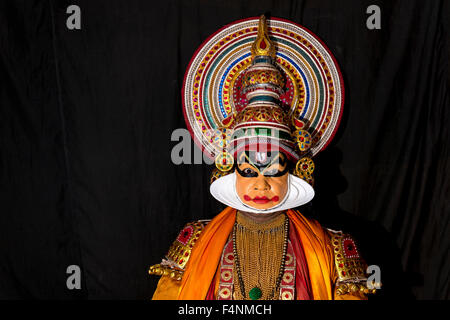 Eine katakali Künstler posiert mit dem kompletten den Charakter Shiva für die Play dhecheyagam Stockfoto
