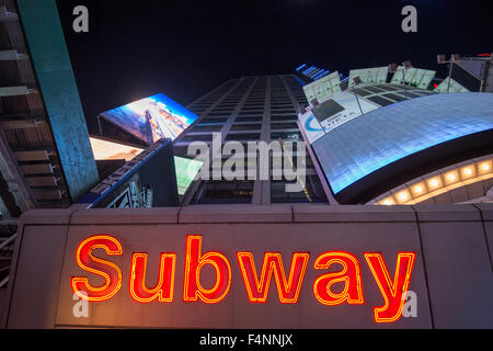 U-Bahn-Schild am Times Square, Midtown Manhattan New York City, USA Stockfoto