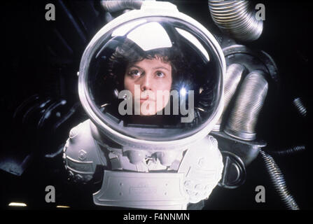 Alien ist ein 1979 Science-Fiction-Horror-Film unter der Regie von Ridley Scott und starring Tom Skerritt, Sigourney Weaver, Veronica Cartwright, Harry Dean Stanton, John Hurt, Ian Holm und Yaphet Kotto.  Dieses Foto ist nur zu redaktionellen Zwecken und unterliegen dem Copyright von der Filmgesellschaft und/oder der Fotograf von dem Film oder der Firma zugeordnet und kann nur durch Veröffentlichungen im Zusammenhang mit der Förderung der oben genannten Film reproduziert werden. Eine obligatorische Gutschrift auf die Filmgesellschaft ist erforderlich. Der Fotograf sollte auch angerechnet werden, wenn bekannt. Stockfoto