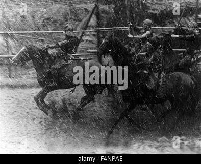 Sieben Samurai ist ein 1954 japanische abendfüllenden Abenteuer-Film Co-geschrieben, bearbeitet und unter der Regie von Akira Kurosawa.   Dieses Foto ist nur zu redaktionellen Zwecken und unterliegen dem Copyright von der Filmgesellschaft und/oder der Fotograf von dem Film oder der Firma zugeordnet und kann nur durch Veröffentlichungen im Zusammenhang mit der Förderung der oben genannten Film reproduziert werden. Eine obligatorische Gutschrift auf die Filmgesellschaft ist erforderlich. Der Fotograf sollte auch angerechnet werden, wenn bekannt. Stockfoto