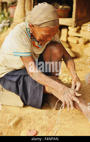 Nagaland, Indien - März 2012: alte Frau in Nagaland, abgelegenen Region von Indien. Redaktion Dokumentarfilm. Stockfoto