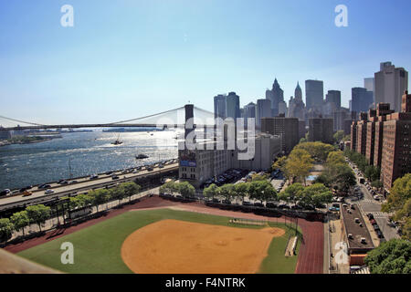 Blick nach Süden vom Fußgängerweg von der Manhattan Bridge New York City anzeigen Stockfoto