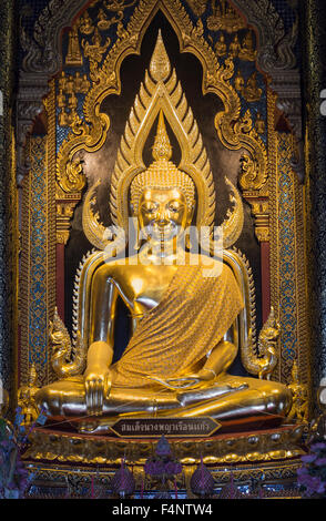 Goldene Buddha-Statue, Buddha Phra Phuttha Chinnarat in den Tempel Wat Phra Sri Rattana Mahathat, Phitsanulok, Thailand Stockfoto