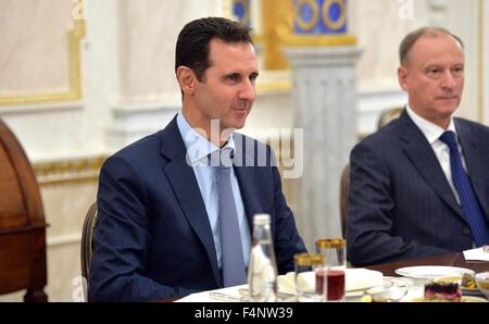 Moskau, Russland. 20. Oktober 2015. Syriens Präsident Bashar Assad bei seinem Treffen mit Präsident Vladimir Putin im Kreml 20. Oktober 2015 in Moskau, Russland. Assad wurde in Moskau auf seiner ersten Reise ins Ausland seit Ausbruch des Krieges in Syrien. Stockfoto