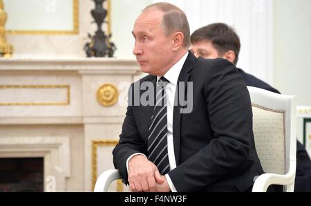 Moskau, Russland. 20. Oktober 2015. Präsident Vladimir Putin bei seinem Treffen mit dem syrischen Präsidenten Bashar Assad im Kreml 20. Oktober 2015 in Moskau, Russland. Assad wurde in Moskau auf seiner ersten Reise ins Ausland seit Ausbruch des Krieges in Syrien. Stockfoto