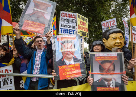 London, UK. 21. Oktober 2015. Free Tibet-Demonstranten Zusammenstoß mit Anhänger der pro-chinesische Regierung wartet auf Präsident Xi Jinping Ankunft zur Downing Street am Tag zwei von seinen offiziellen Status in UK Credit besuchen: Guy Corbishley/Alamy Live News Stockfoto