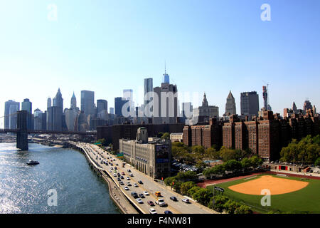 Blick nach Süden vom Fußgängerweg von der Manhattan Bridge New York City anzeigen Stockfoto