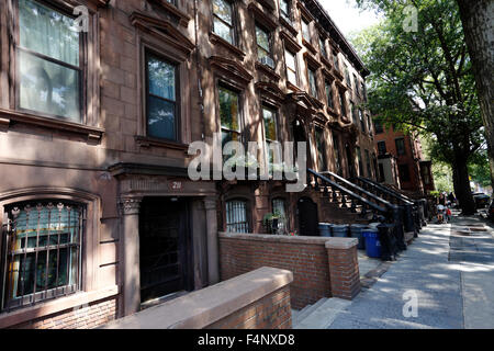 Brownstone Wohnungen aus Lafayette Avenue im Abschnitt Fort Greene von Brooklyn New York City Stockfoto