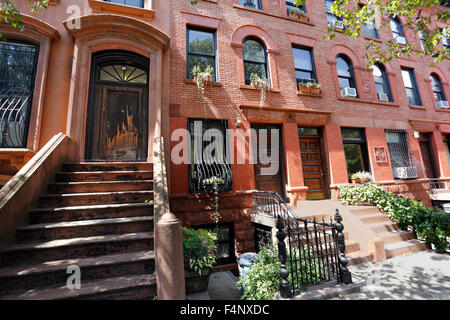 Brownstone Wohnungen aus Lafayette Avenue im Abschnitt Fort Greene von Brooklyn New York City Stockfoto