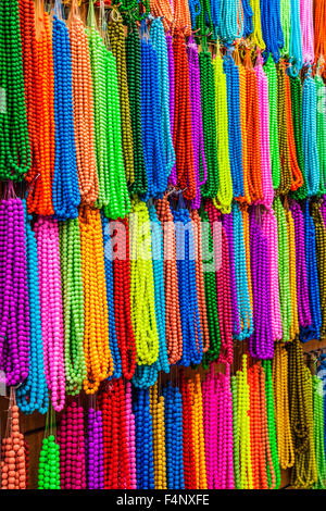 Saiten von Perlen im Souk Khan el-Khalili in Kairo. Stockfoto