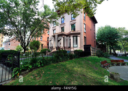 Klassische alte Heimat Clinton Ave Fort Greene Nachbarschaft in Brooklyn New York City Stockfoto