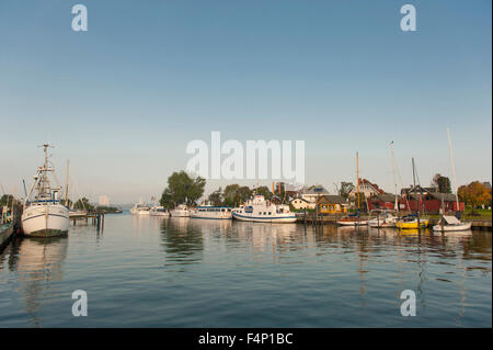 Der Hafen Niendorf/Ostsee, ein Fischerei-Hafen und Meer Resort an der Ostsee in Norddeutschland Stockfoto