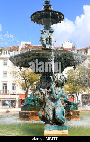 Schöner Brunnen in Rossio-Platz, Innenstadt in Lissabon, Portugal Stockfoto