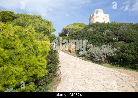 Weg bis zu den spanischen Turm von Setti Bellas Strand Sardinien Italien Stockfoto
