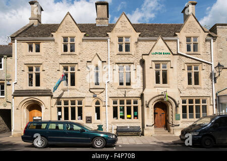 Die lokale Niederlassung der Lloyds Bank in der High Street in Fès, Gloucestershire, Vereinigtes Königreich Stockfoto